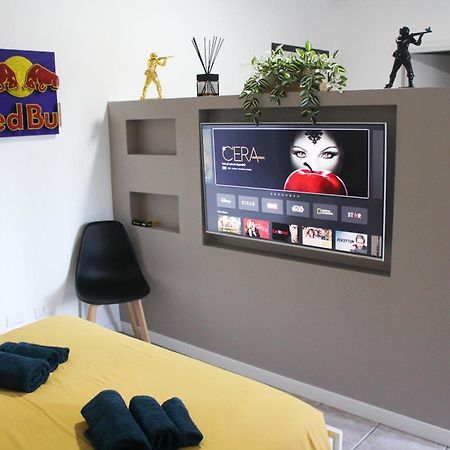 La Suite Dell'Artista Swimming Pool And Air Conditioning Stresa Bagian luar foto